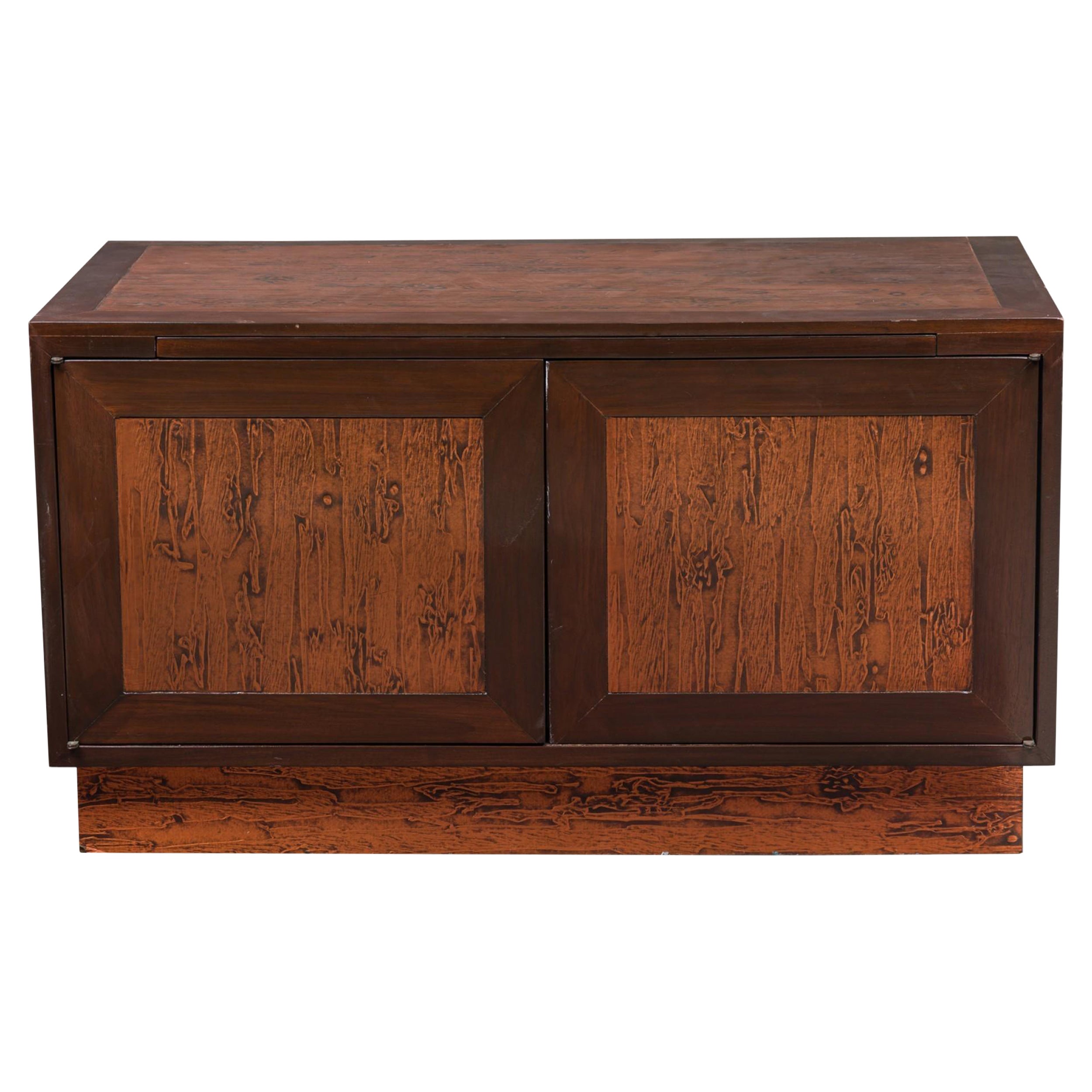 Credenza americana di metà secolo Renzo Rutili in noce e rame