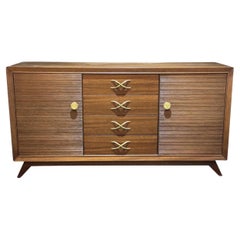 Credenza/tablero moderno americano de nogal oscuro y latón, Paul Frankl