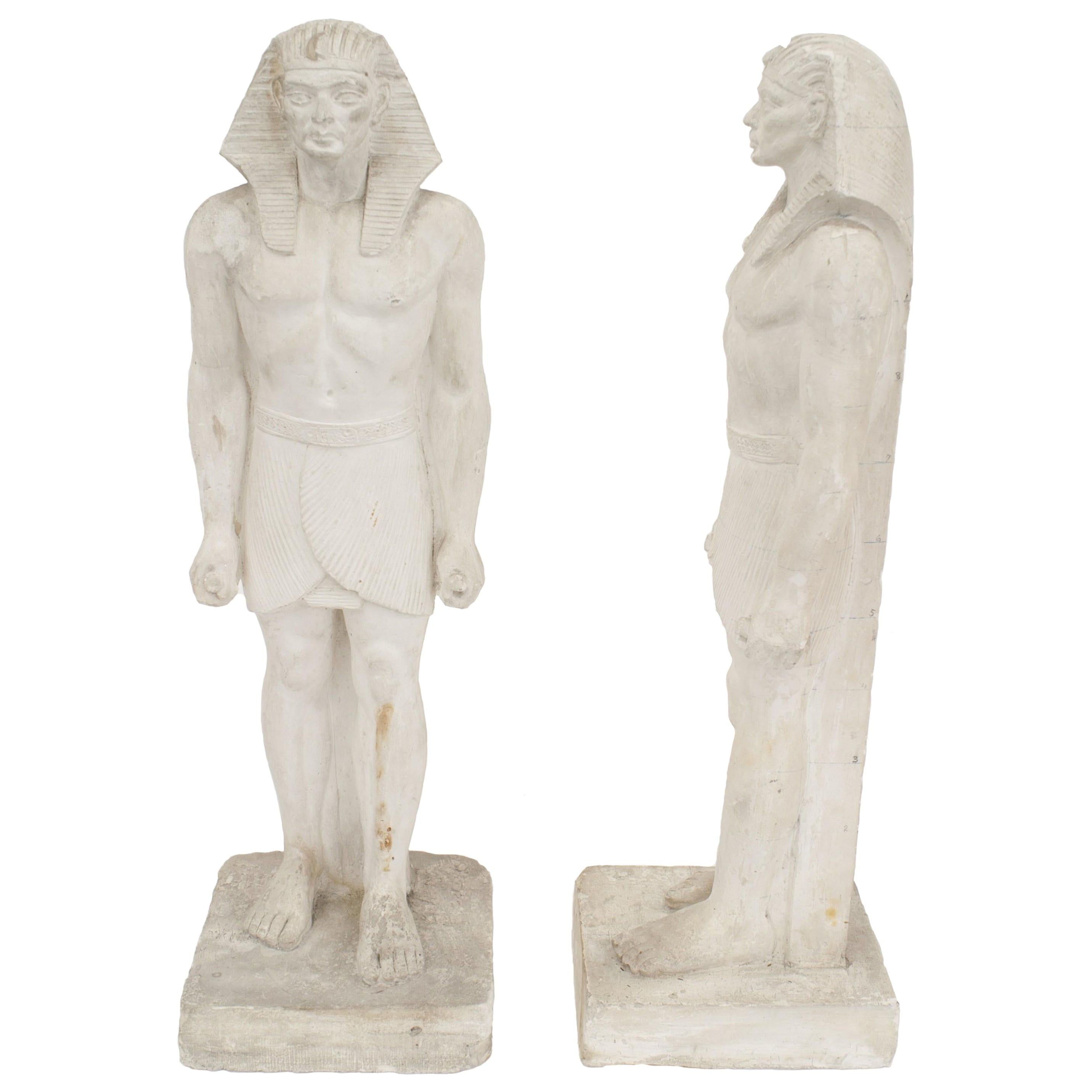 Pareja de figuras clásicas egipcias de escayola