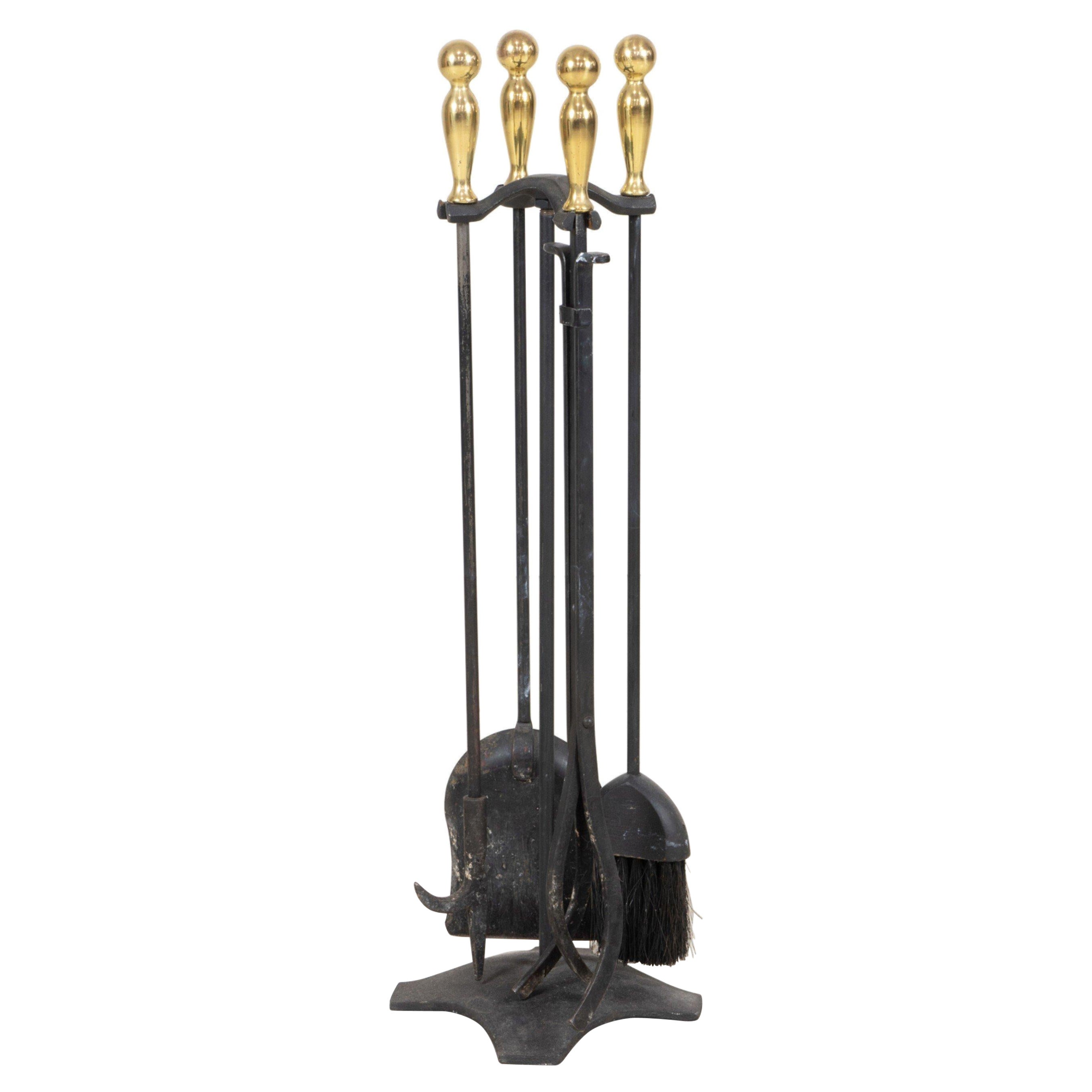 Contemporary Set aus Eisen und Messing Feuer Werkzeuge im Angebot