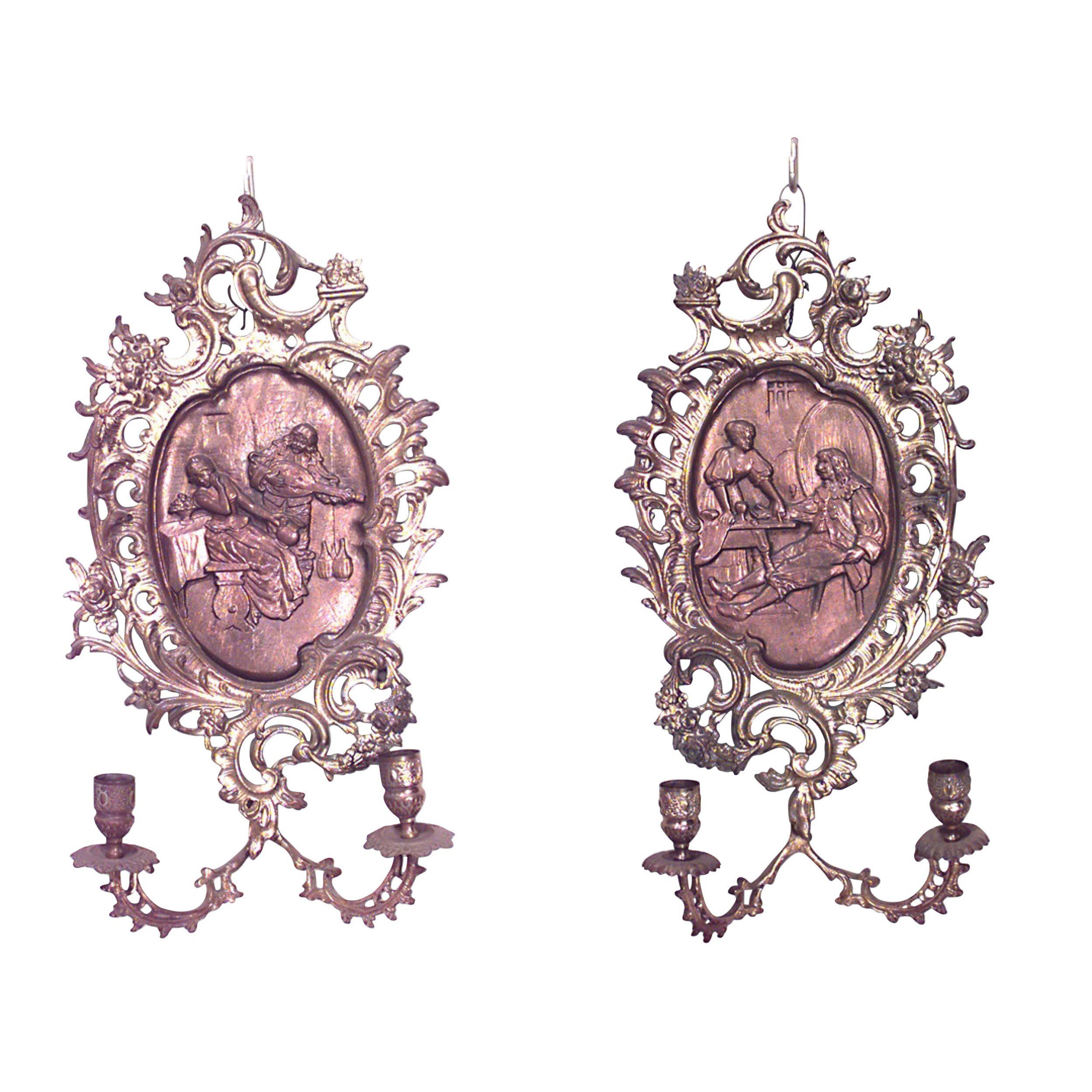 Paire d'appliques murales de style néoclassique italien en bronze doré filigrane
