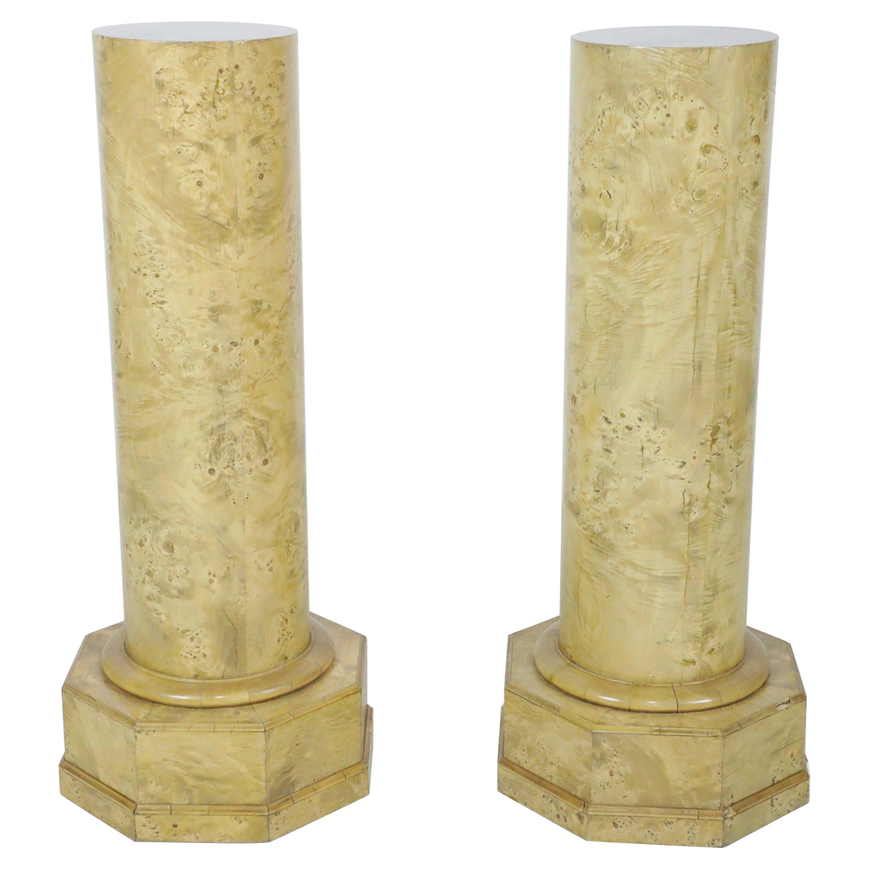 Pareja de pedestales de base octogonal de abedul de Carelia de estilo Biedermeier