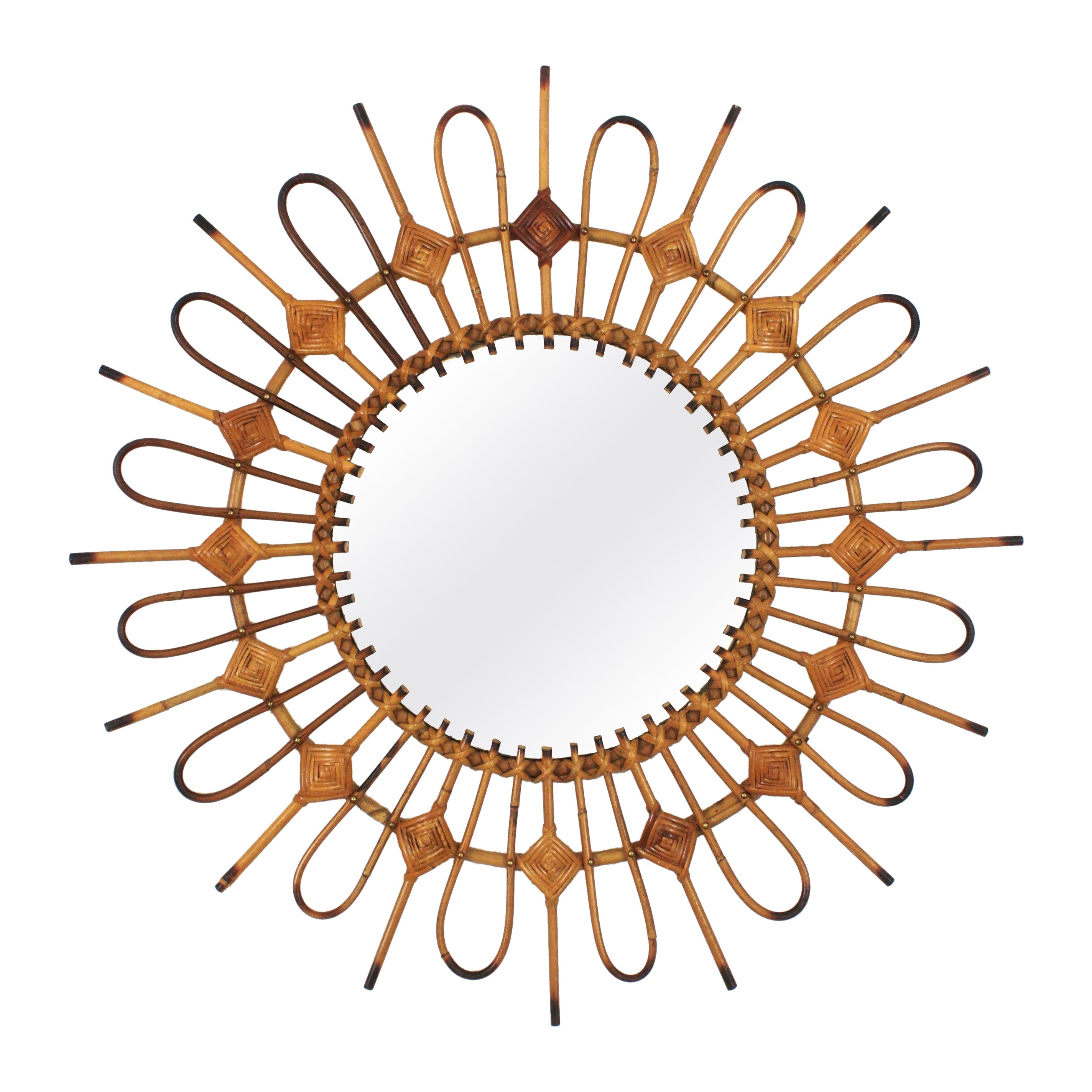 Französischer Rattan-Spiegel mit Sonnenschliff und Rautendetails, 1960er Jahre