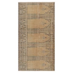 Türkischer Vintage-Teppich in Brown-Braun mit Saf-Mihrab-Mustern von Rug & Kilim