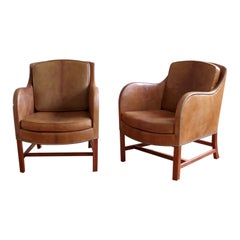 Exceptional pair of iconic Kaare Klint Mix Chairs in Niger Leather and Mahogany