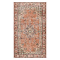 Türkischer Vintage-Teppich mit mehrfarbigen Mustern und Medaillon, von Rug & Kilim