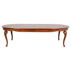 Baker Furniture Französisch Provincial Louis XV Kirschholz Ausziehbarer Esstisch aus Kirschbaumholz