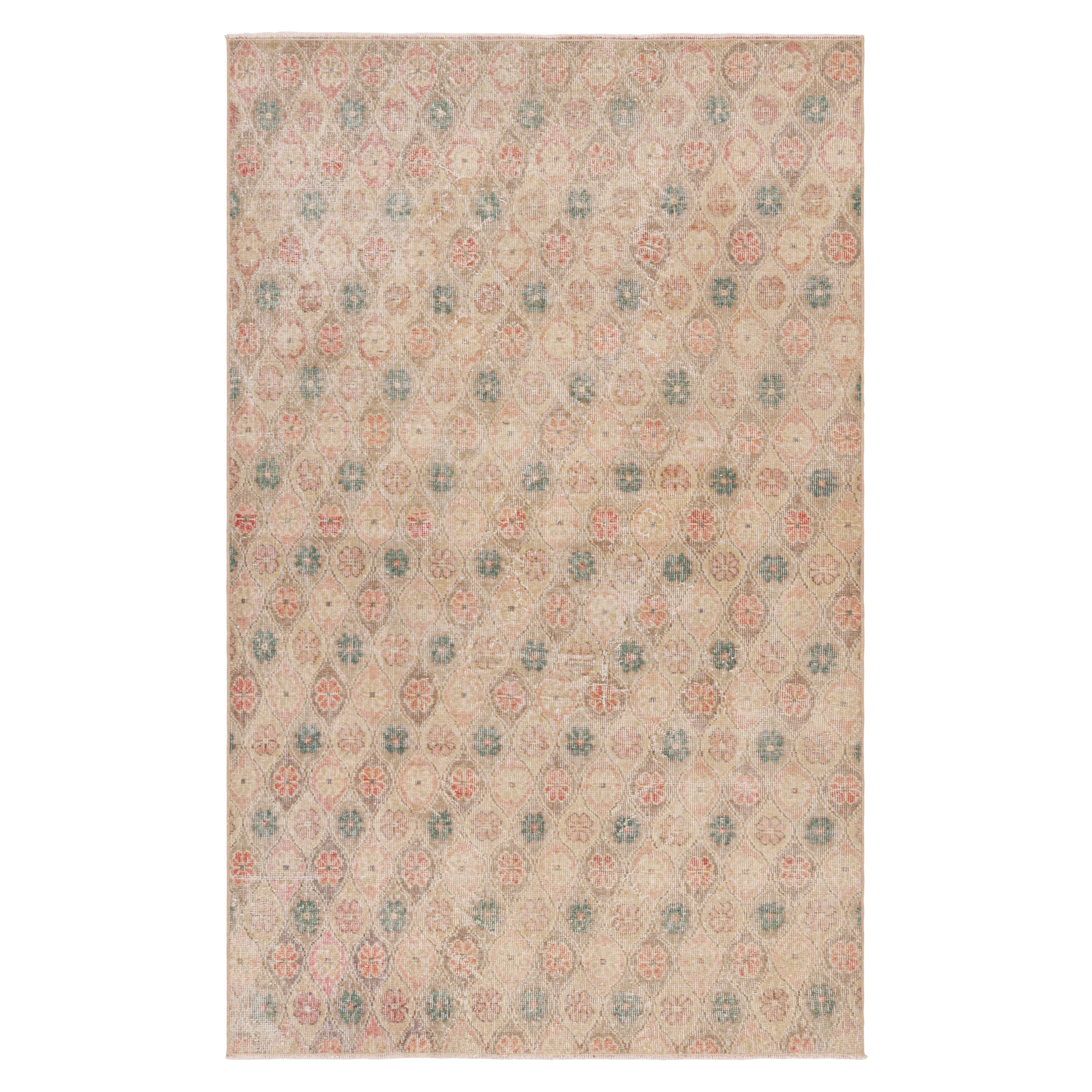 Alfombra vintage Zeki Müren beige con motivos florales de Rug & Kilim