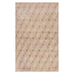 Tappeto vintage Zeki Müren di colore beige con motivi floreali colorati da Rug & Kilim