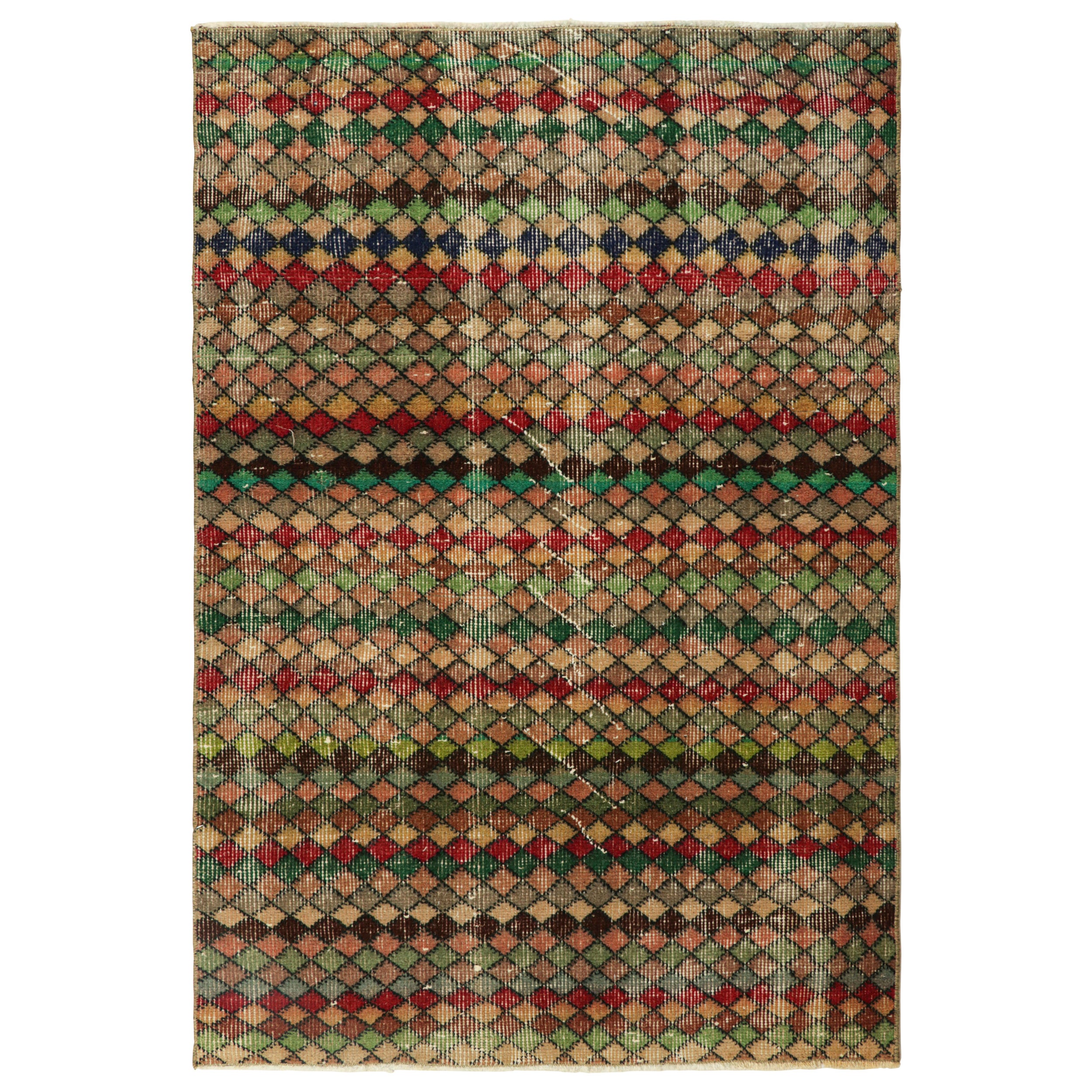 Alfombra vintage Zeki Müren con motivos geométricos policromados, de Rug & Kilim