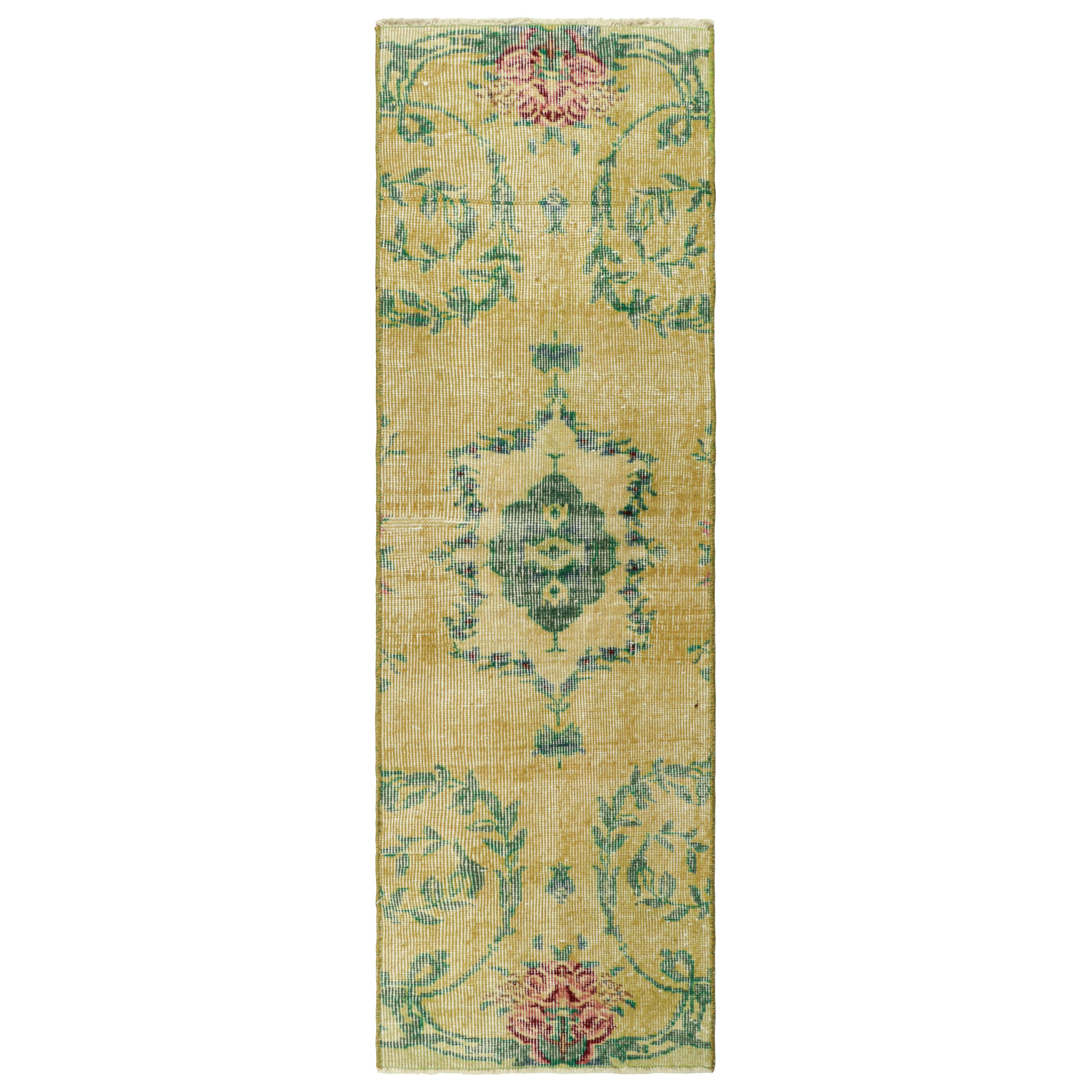 Tapis de course vintage Zeki Múren, avec médaillon et motifs floraux, de Rug & Kilim