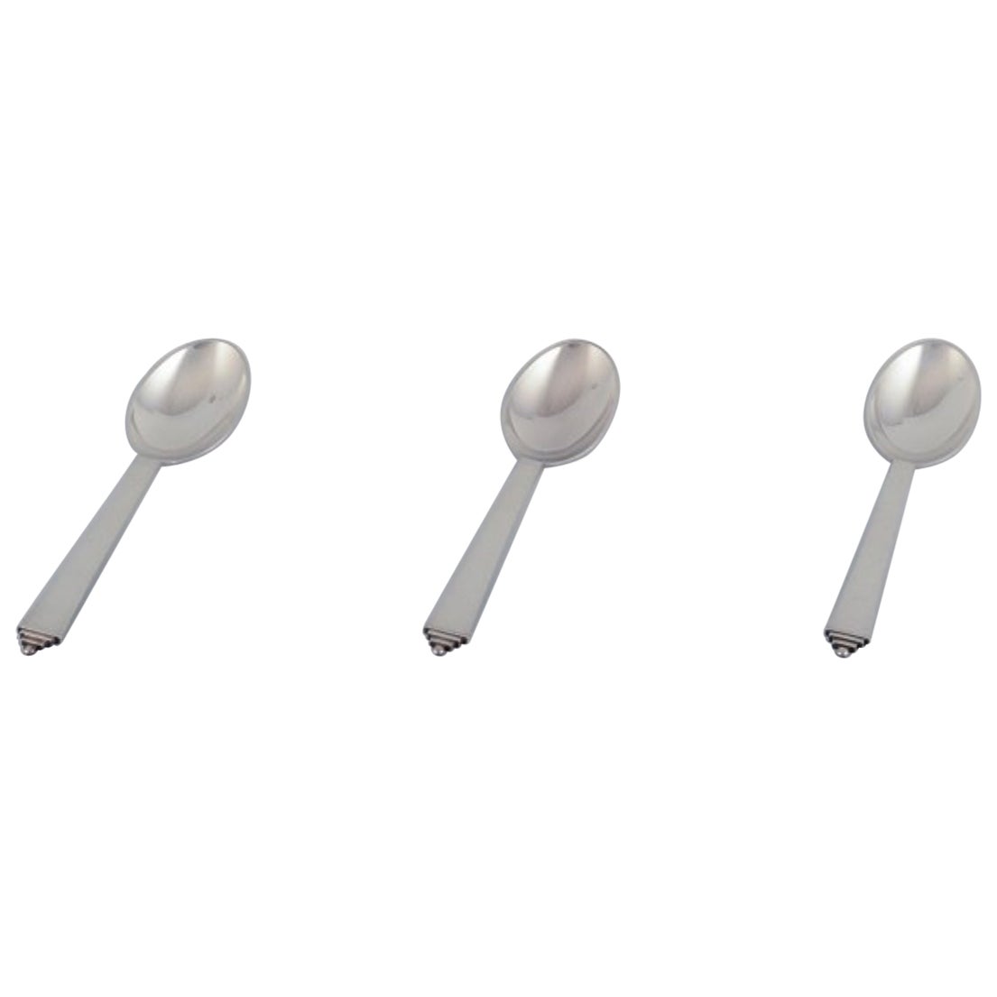 Georg Jensen Pirámide, tres cucharas de comedor de plata de ley.