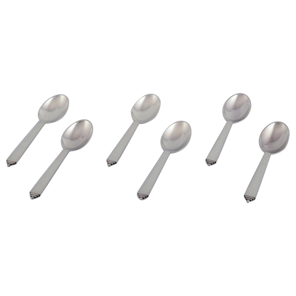 Georg Jensen. Patrón piramidal, seis cucharas de comedor de plata de ley.