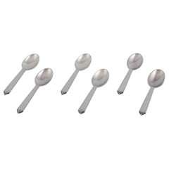 Georg Jensen. Patrón piramidal, seis cucharas de comedor de plata de ley.