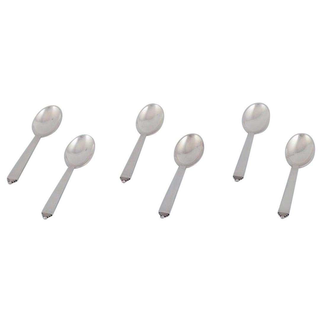Georg Jensen Pirámide, seis cucharas de postre de plata de ley.