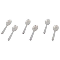 Georg Jensen Pirámide, seis cucharas de postre de plata de ley.