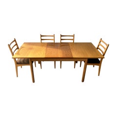 Mesa de comedor de mediados de siglo de 1960 de White & Newton con 4 sillas de comedor de Schrie