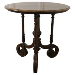 Table à vin en ronce de noyer du 19e siècle