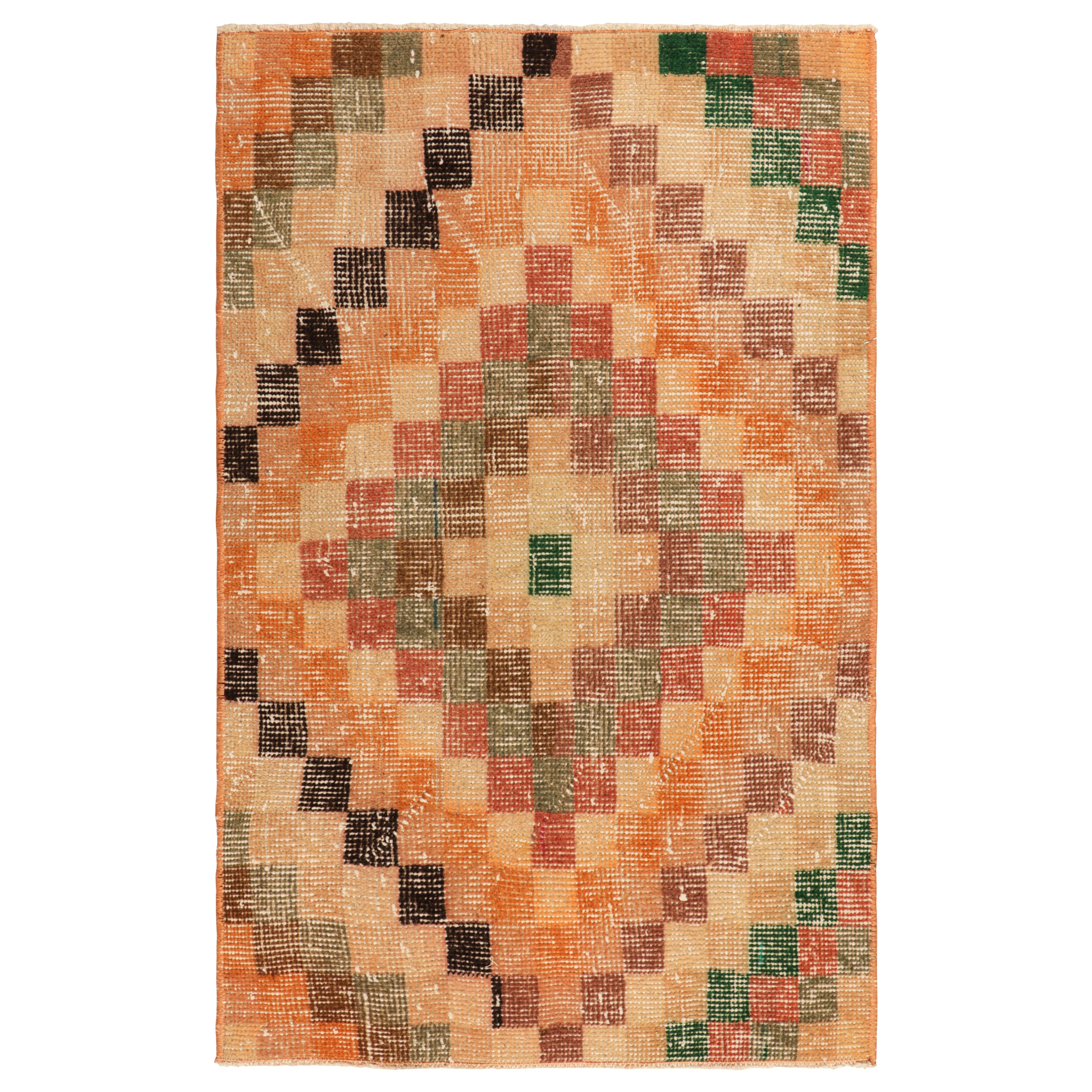 Tappeto vintage Zeki Müren con motivi geometrici policromatici, da Rug & Kilim