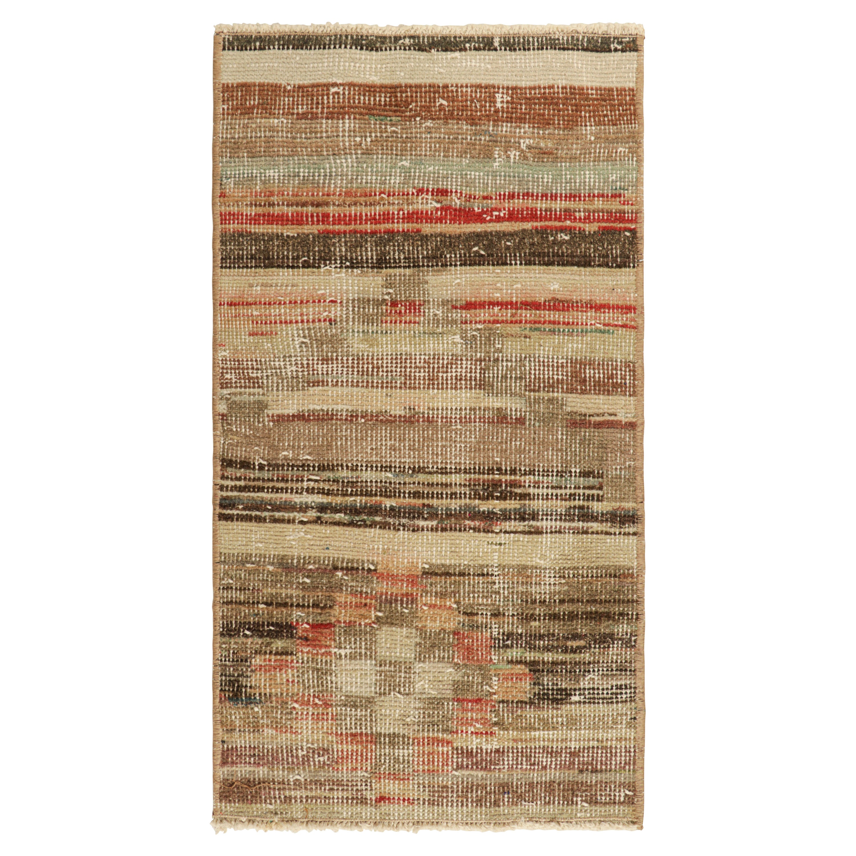 Tapis vintage Zeki Müren à rayures géométriques polychromes, de Rug & Kilim