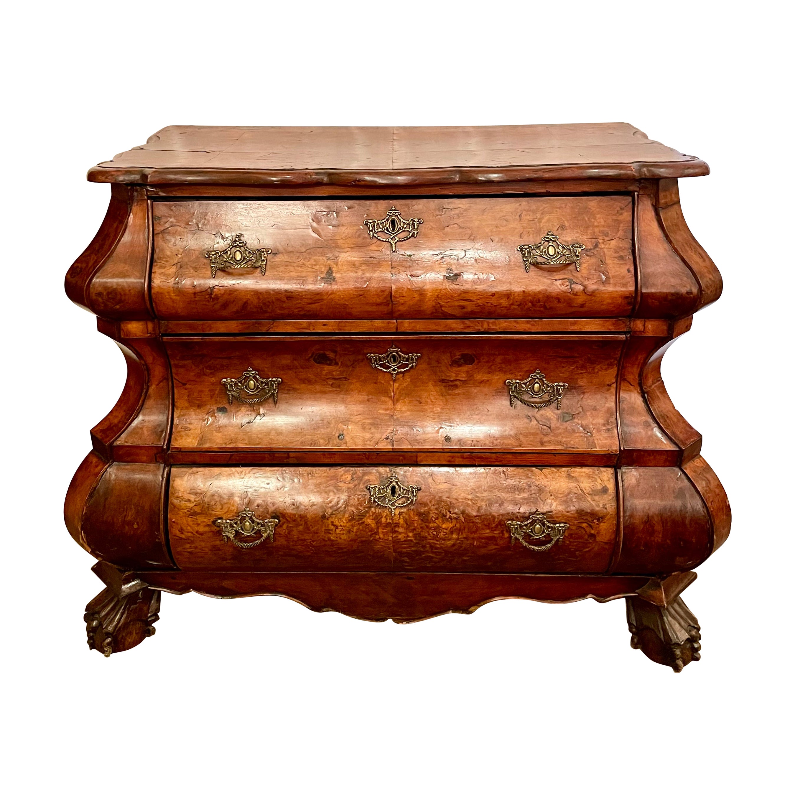 Antike niederländische Kommode aus gemasertem Nussbaumholz aus dem 18. Jahrhundert, ca. 1740-1780.