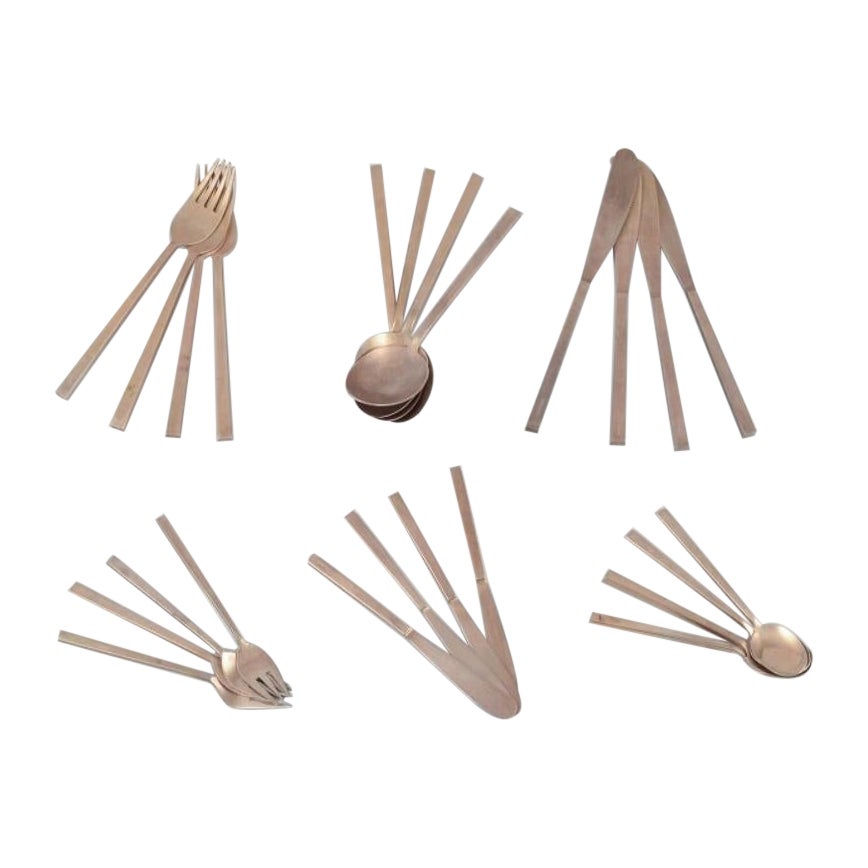 Couverts en laiton "Scanline" de Sigvard Bernadotte. Service de table pour quatre personnes. 24 Pieces.