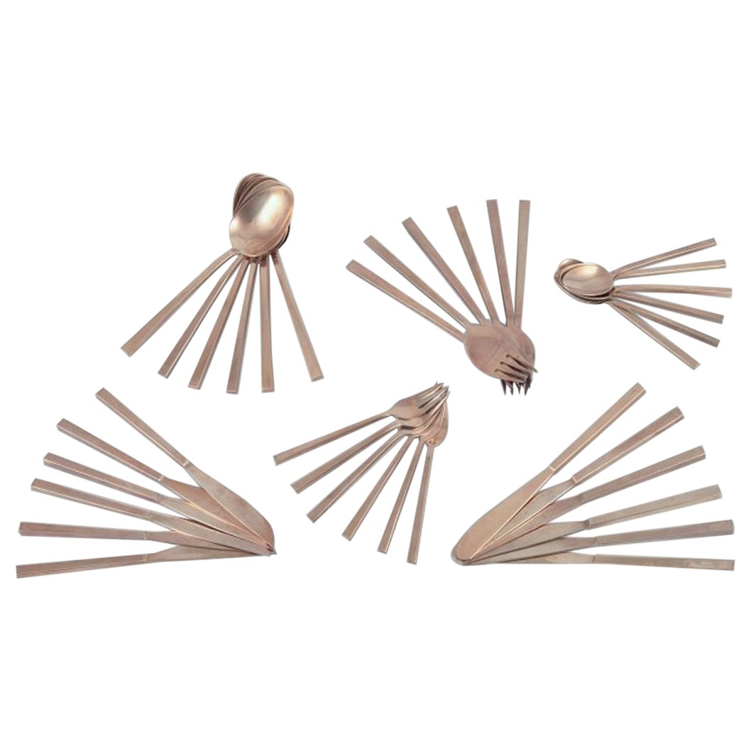 Couverts en laiton "Scanline" de Sigvard Bernadotte. Service de table pour six personnes. 36 Pieces