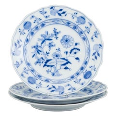 Meissen, Alemania. Patrón Cebolla Azul. Tres platos de cena antiguos. Finales del siglo XIX