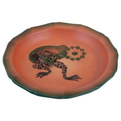Ipsens, Denmark. Circular dish with frogs in hand-painted glazed ceramic.