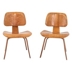 Paar seltene Evans Eames Herman Miller DCW-Esszimmerstühle aus Eschenholz in Calico-Esche, 1946