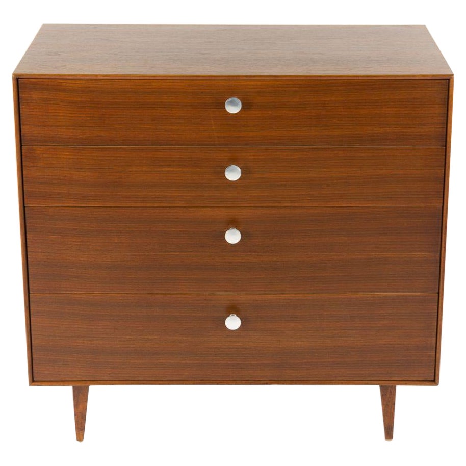 1954 Cómoda de cuatro cajones George Nelson para Herman Miller de borde fino en nogal