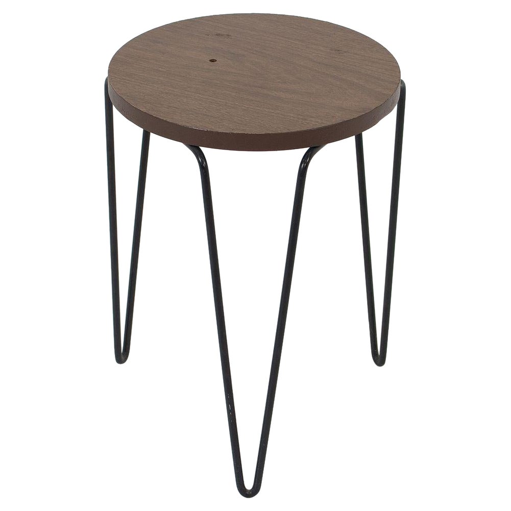 Taburete apilable Florence Knoll de los años 60 / Mesa auxiliar Modelo 75 en laminado