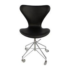 1966 Series 7 Desk Chair by Arne Jacobsen for Fritz Hansen Model 3117 in Leather