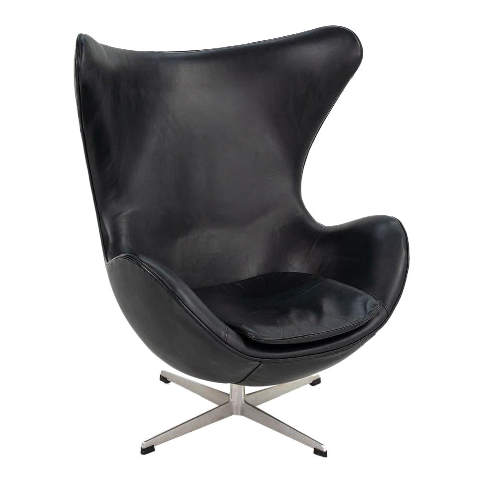 1964 Arne Jacobsen Egg Lounge Chair in Leather w/ Original Label, Model 3316