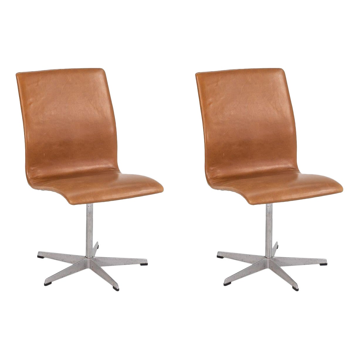 1973 Pair of Arne Jacobsen Low Oxford Chairs in Upholstered Caramel Leather