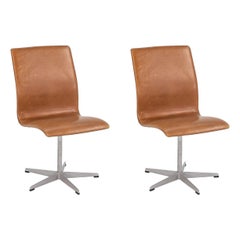 1973 Pair of Arne Jacobsen Low Oxford Chairs in Upholstered Caramel Leather