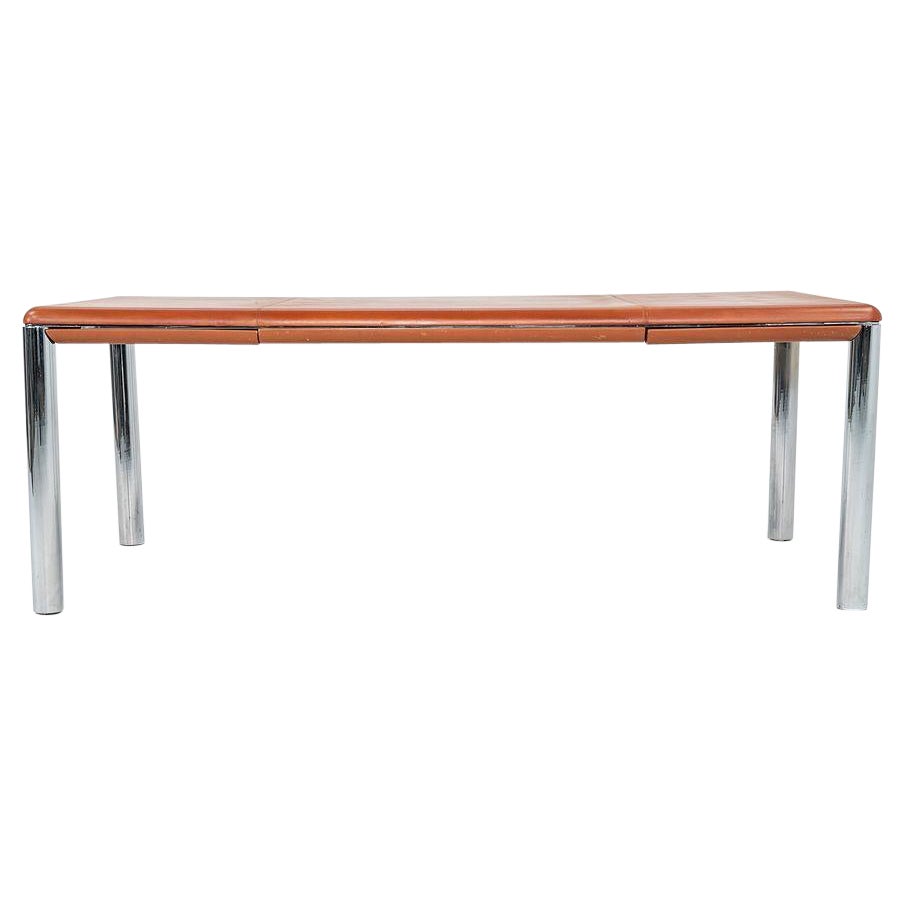 1977 Charles Pfister per Knoll Scrivania direzionale rivestita in pelle con gambe cromate