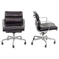 1993 Herman Miller Eames Soft Pad Management Schreibtischstühle aus braunem Leder