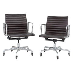 2007 Herman Milles Silla de escritorio Eames de aluminio para dirección de grupos en piel marrón