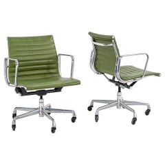 2007 Herman Milles Grupo Eames de aluminio Sillas de escritorio de dirección en cuero verde