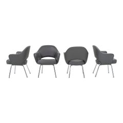 Fauteuils de direction en vinyle gris 2009 Eero Saarinen pour Knoll