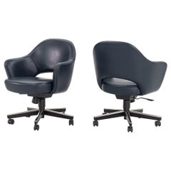 2010s Eero Saarinen para Knoll Sillas de escritorio ejecutivas con cuero azul 7x Disponible