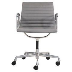 2010s Herman Miller Eames Aluminum Group Management Desk Chair in Grey Leather