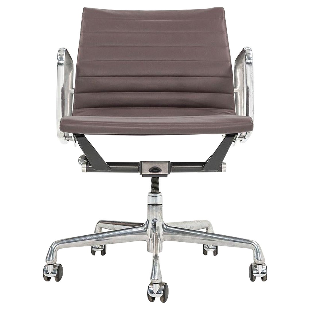 2010s Herman Miller Eames Aluminum Group Management Desk Chair in Purple Leather