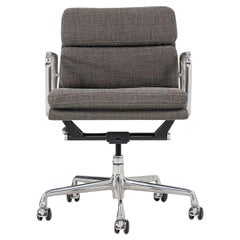2010er Herman Miller Eames Soft Pad Management-Schreibtischstuhl mit grauem Stoff