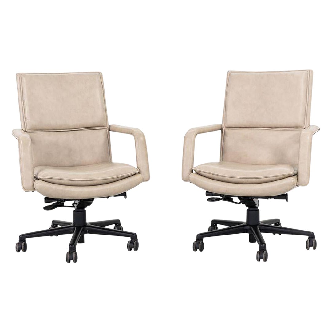 2010s Keilhauer Elite 597 Silla de escritorio de cuero envejecido color crudo con base neumática