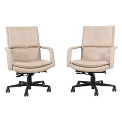 2010s Keilhauer Elite 597 Silla de escritorio de cuero envejecido color crudo con base neumática