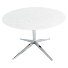 Table de salle à manger ovale Florence Knoll 2019 avec plateau en marbre de Carrare satiné 48 x 78 pouces