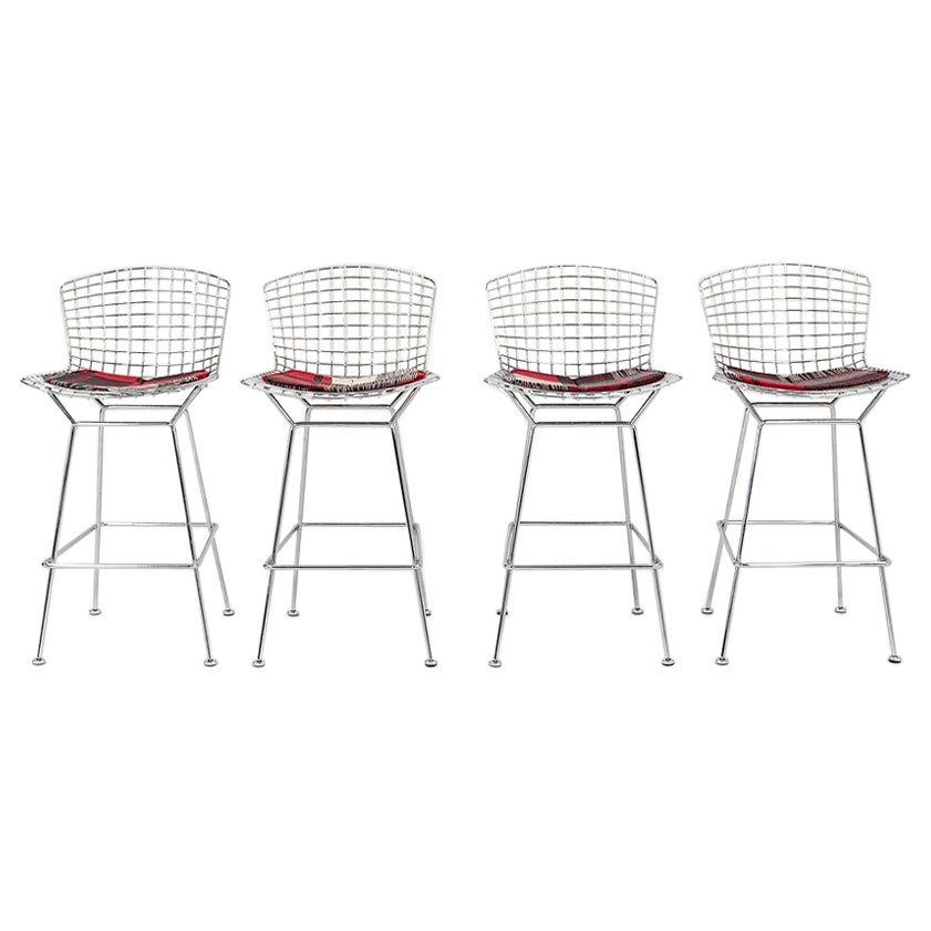 2021 Harry Bertoia per Knoll Sgabello da bar cromato con pad rossi Model 428C