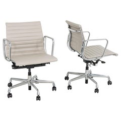 2021 Herman Miller Grupo Eames de aluminio Sillas de escritorio de dirección en cuero